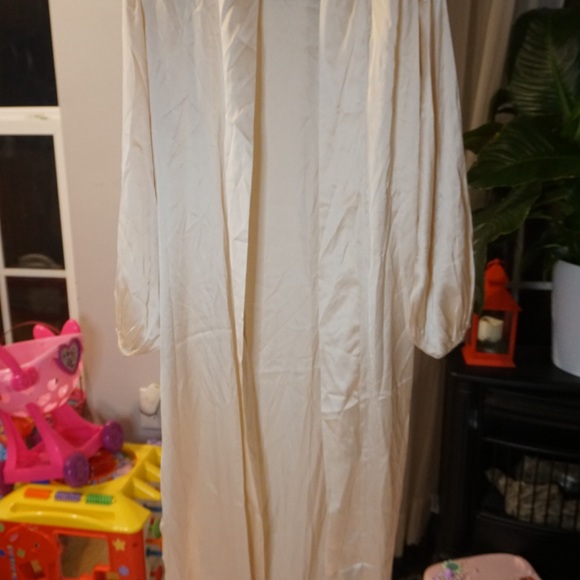 Silk robe with pants set - Picture 4 of 11